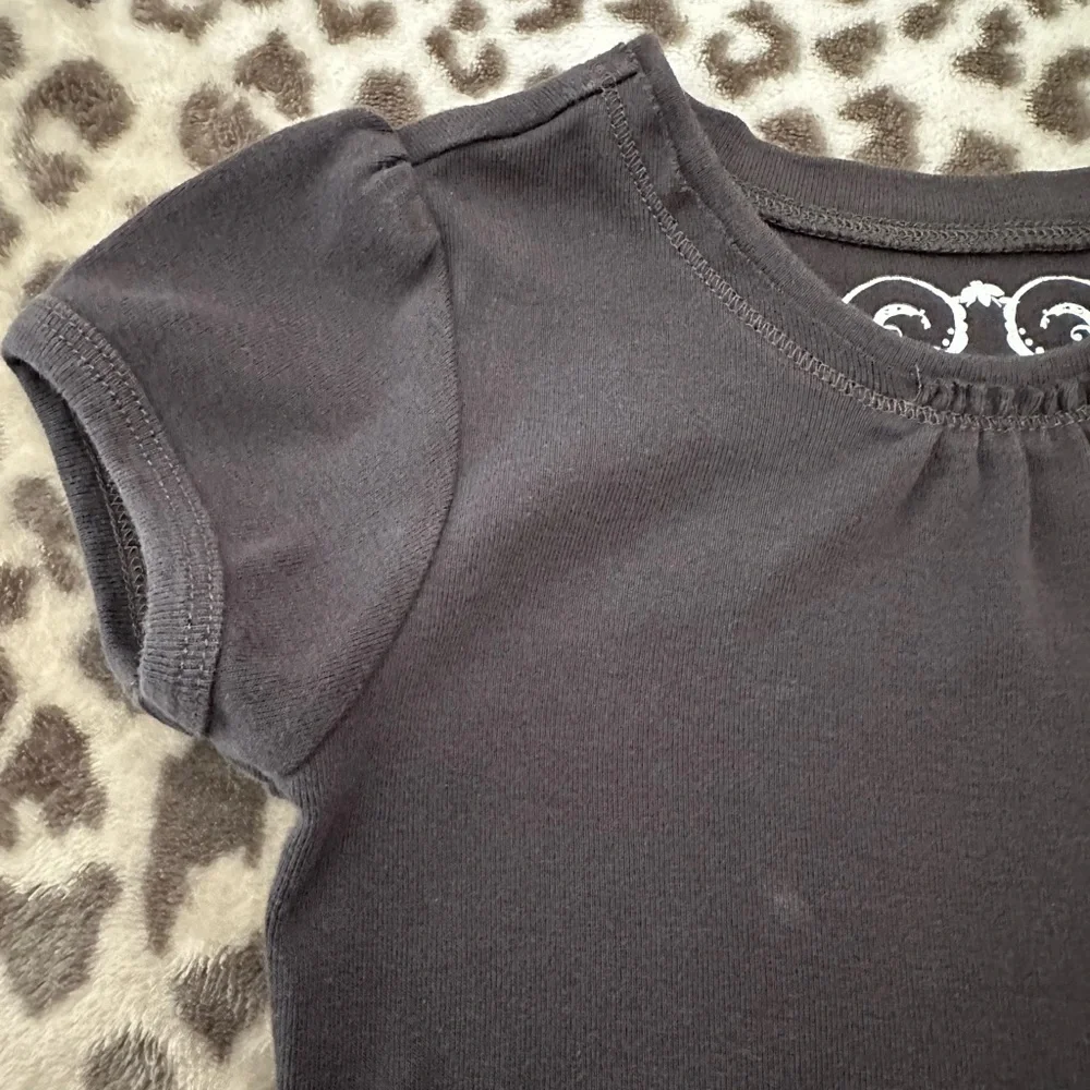 The Children’s Place Solid T-Shirt in Gray Size XS 4 Girls